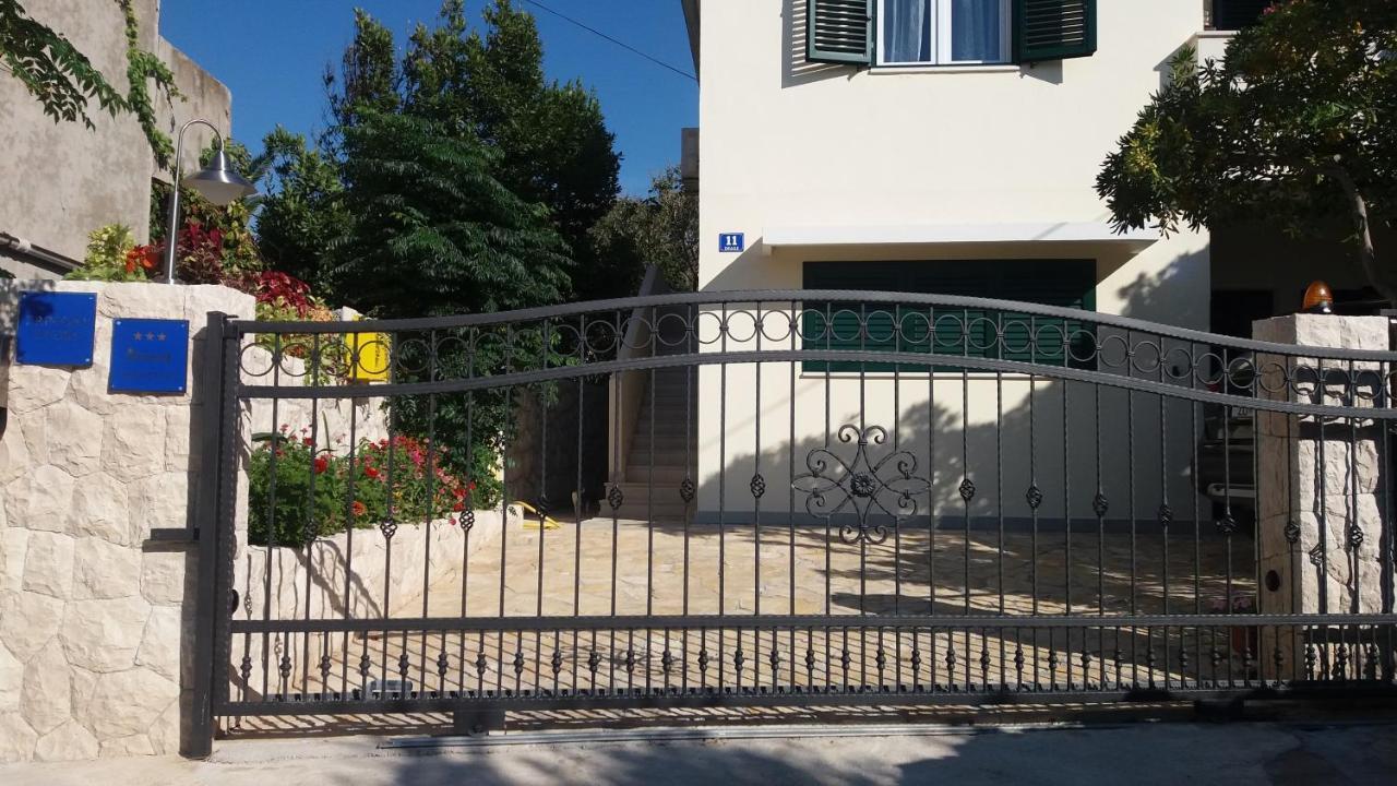 Apartments By The Sea Vinjerac, Zadar - 13811 Posedarje Eksteriør bilde
